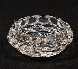 Broušené sklo - popelník 7,8 cm - Broušené sklo - Ostatní brus