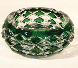 Broušené sklo -Popelník-zelený - Broušené sklo - Brus + přejímané barevné sklo